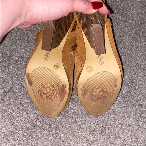 Vince Camuto Suede Platforms 7.5 - Picture 4 of 6